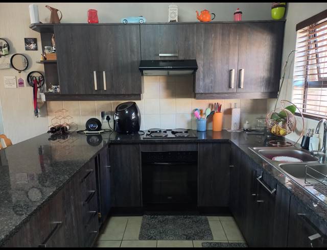 2 BEDROOM SIMPLEX RENTED IN WILGEHEUWEL